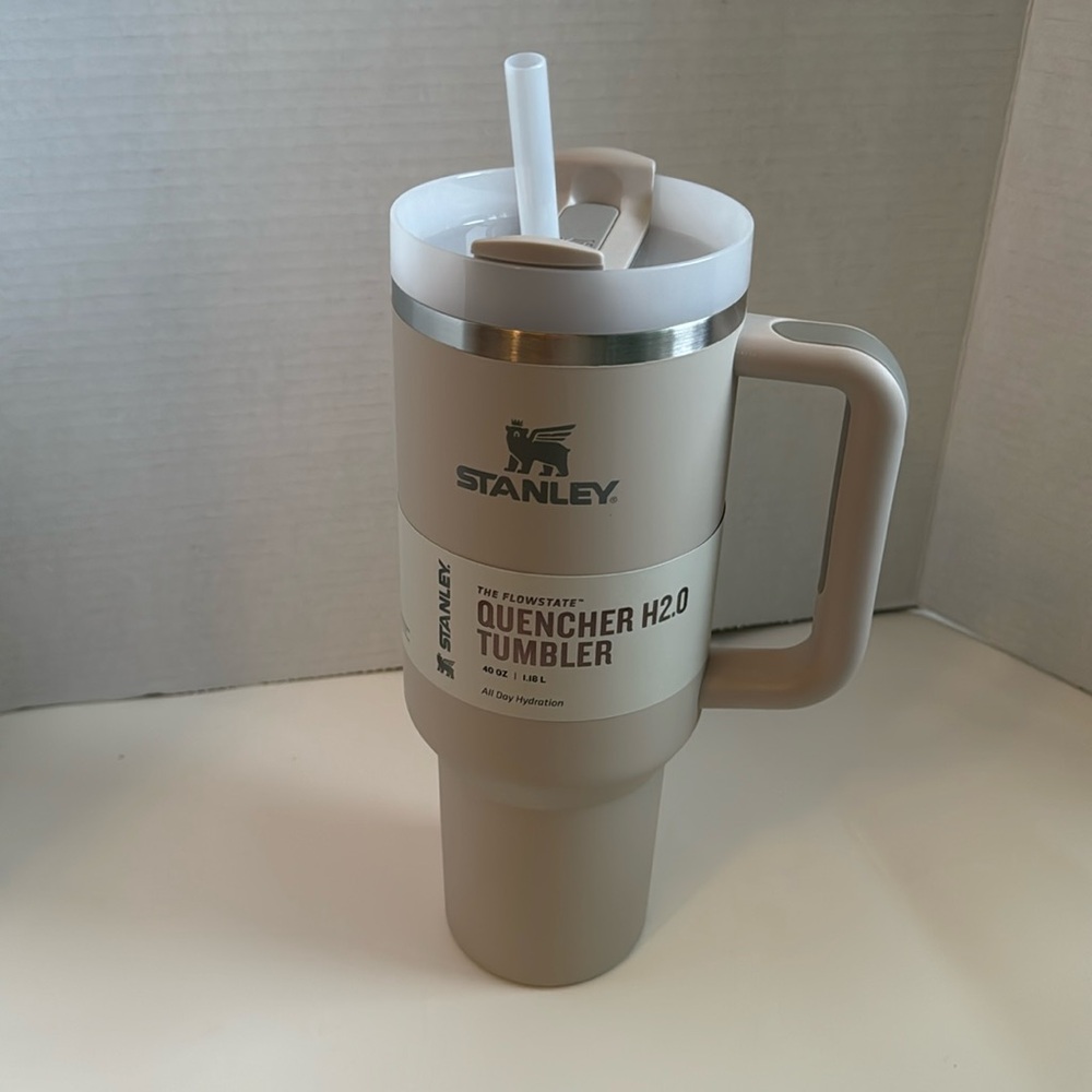 Stanley The Quencher H2.0 FlowState Tumbler Soft Matte DUNE 40 OZ New NIB